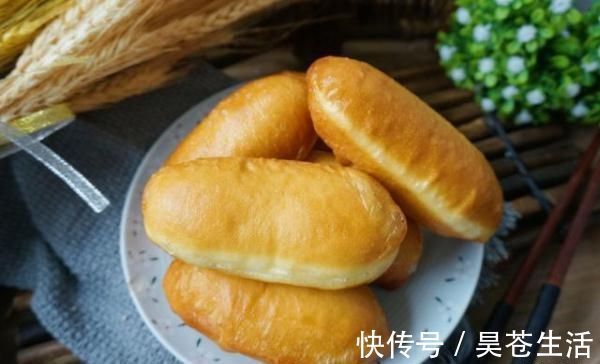 面粉别再蒸馒头了，不用一滴水，不用烤箱，在家做松软早餐面包