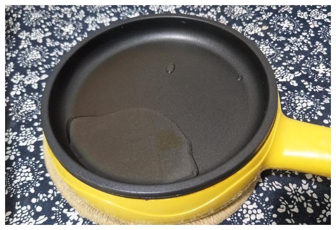 炒菜油老往外崩怎么办教你1个小技巧，再也不怕炒菜崩油了