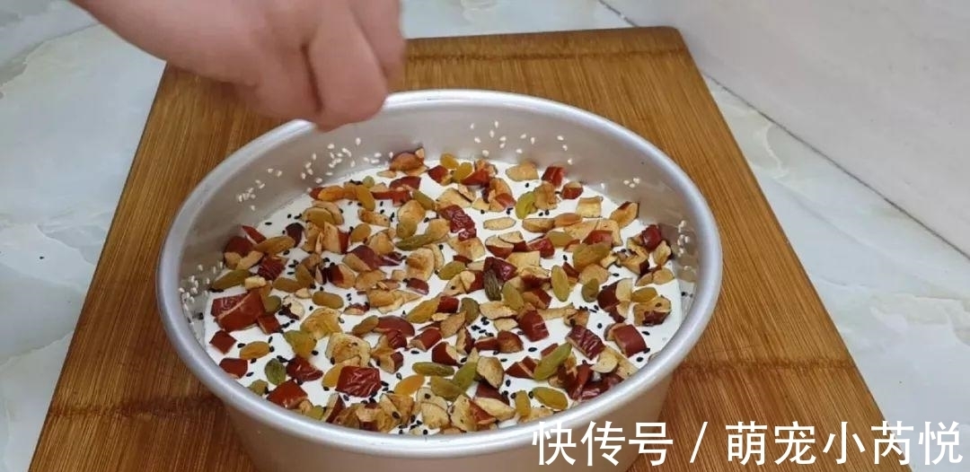 蛋糕|1碗大米,2个苹果,锅里蒸一下,做出创意小发糕,比蛋糕好吃几十倍