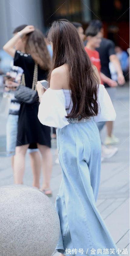 百搭|泡沫袖露肩上衣搭配休闲牛仔裤,经典百搭,不过时,简约而又休闲