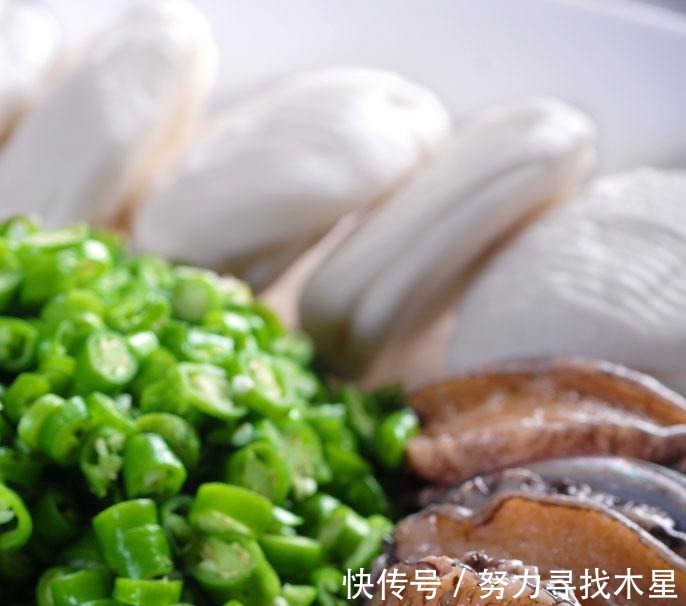 板栗|又到了吃板栗的季节，教你几招学会板栗炖鸡，既营养又滋补！