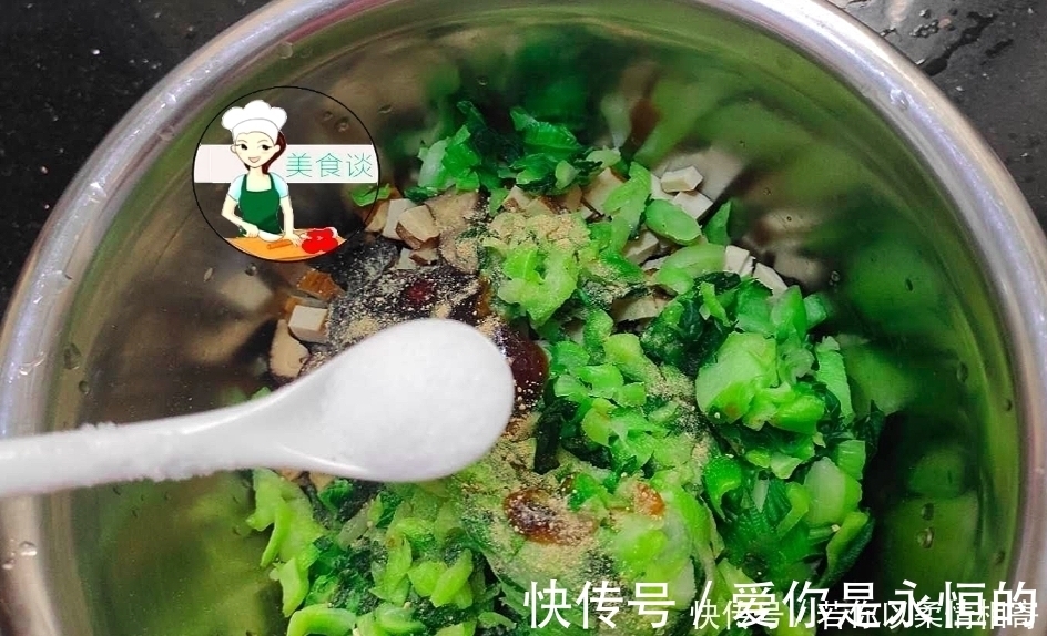 包子|秋天韭菜芹菜靠边站,此菜5毛钱1斤,蒸包子特美味,不放肉也很香