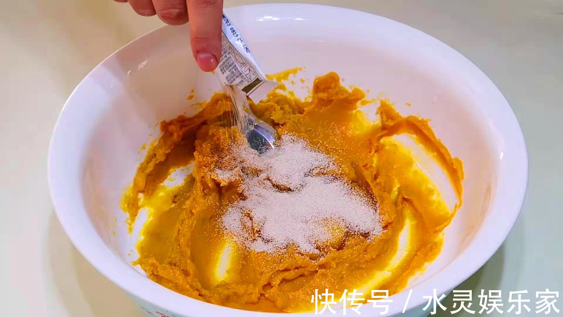 秋后要多吃红薯,教你秘制新吃法,不烙饼不蒸糕,吃一次就忘不了