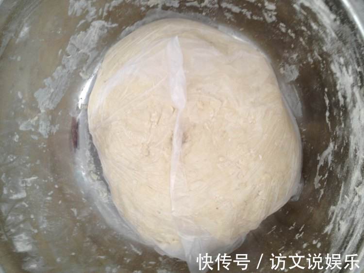 发面时，只放酵母是大忌！多加“3样”,9分钟溢盆，比面包还香