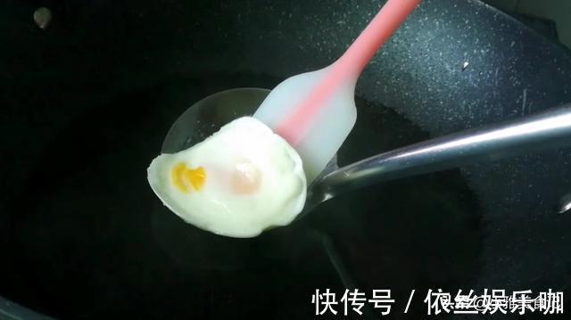 鸡蛋|水煮荷包蛋我只服这种做法，不散花，个个圆溜溜，家常实用