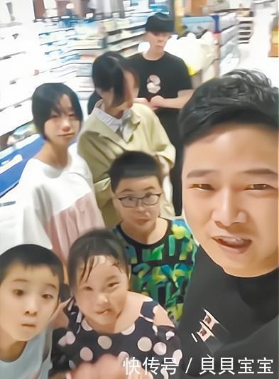 “豪横舅舅”带8个外甥过假期，吃饭排队出门，一顿能吃6斤米