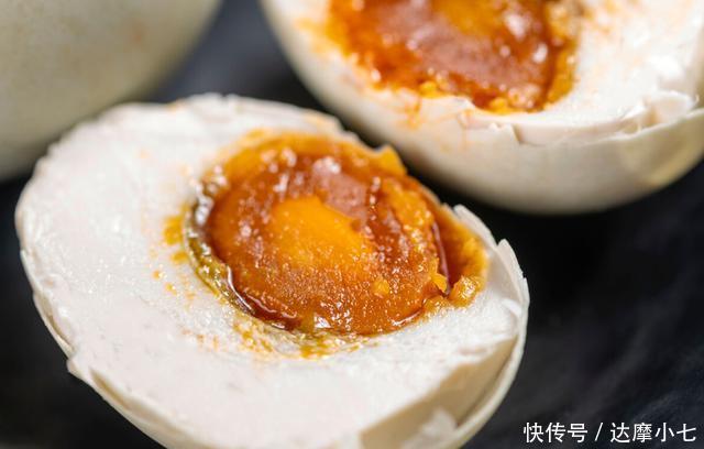 频繁|若头部频繁出现3种迹象,多半是血压超标了,若不注意,小心脑梗