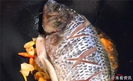 炖鱼时，千万别放这一味香料，不少人做错，怪不得鱼腥味重不鲜美