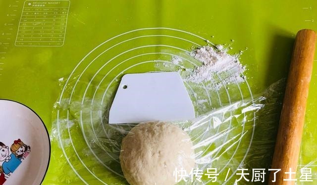 馒头|多吃山药健脾胃，一根山药一百克面粉锅里一蒸，松软香甜又营养！