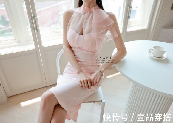 时尚|女神孙允珠高清时尚搭配：蜜润梦纱暖曦清甜法兰西礼裙