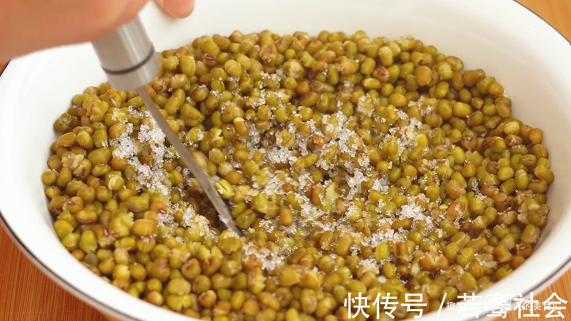 绿豆|自制绿豆饼,不用酥皮不用烤箱,皮薄馅大,清甜不油腻,太香了