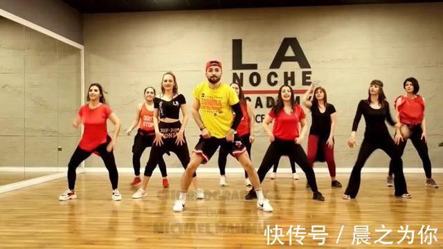 健身|热爱尊巴舞的巴西美女,舞出曲线身段,“尊巴”已成健身界新宠