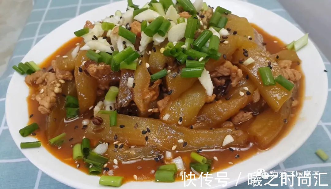 茄子|米饭怎么做才好吃吗,锅里一焖,既有菜又有饭,上桌全家都抢着吃