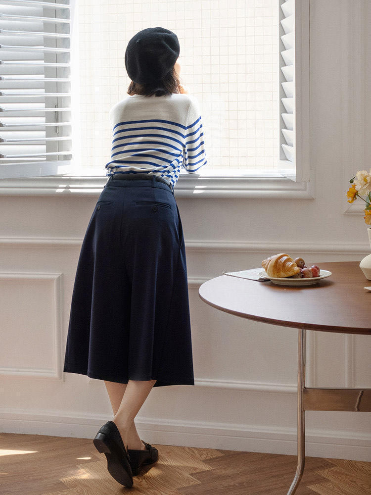 灰色|秋冬,一定要有一件灰色卫衣,搭配牛仔半身裙,简直不要太美