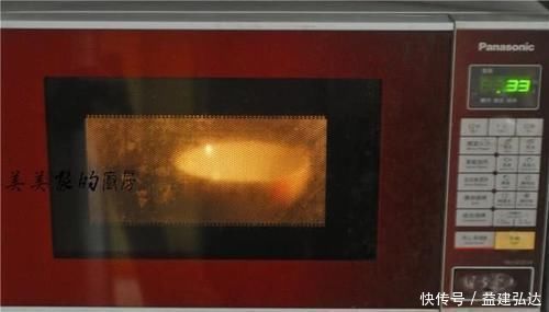 别鼓捣电饭锅蛋糕了,现在流行它!比戚风蛋糕更柔软,简单零失败