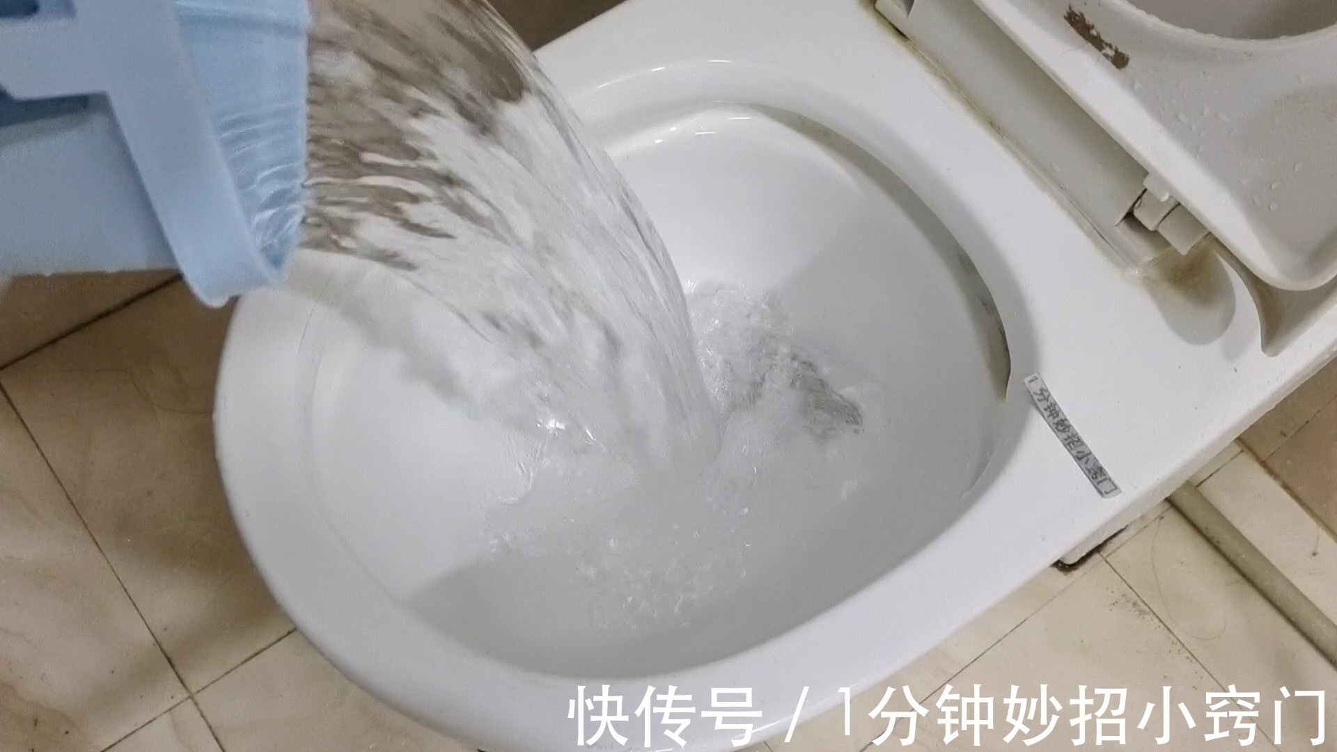 胶带|不管马桶怎么堵?老师傅教你用这种方法,不用任何疏通器