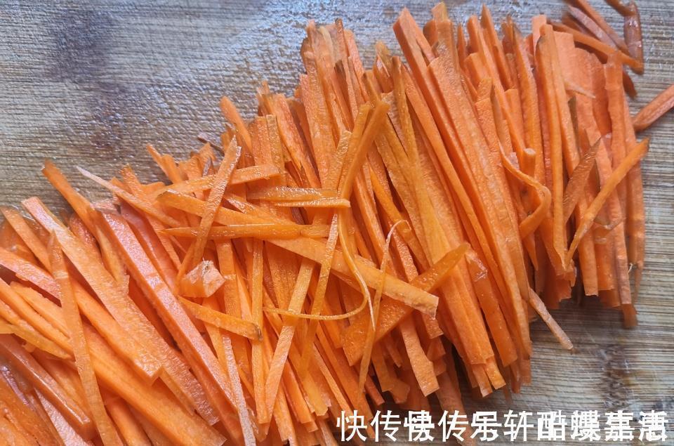 补钙|天热了，这道菜补钙明目最适合孩子吃，做法简单鲜美下饭，吃不够