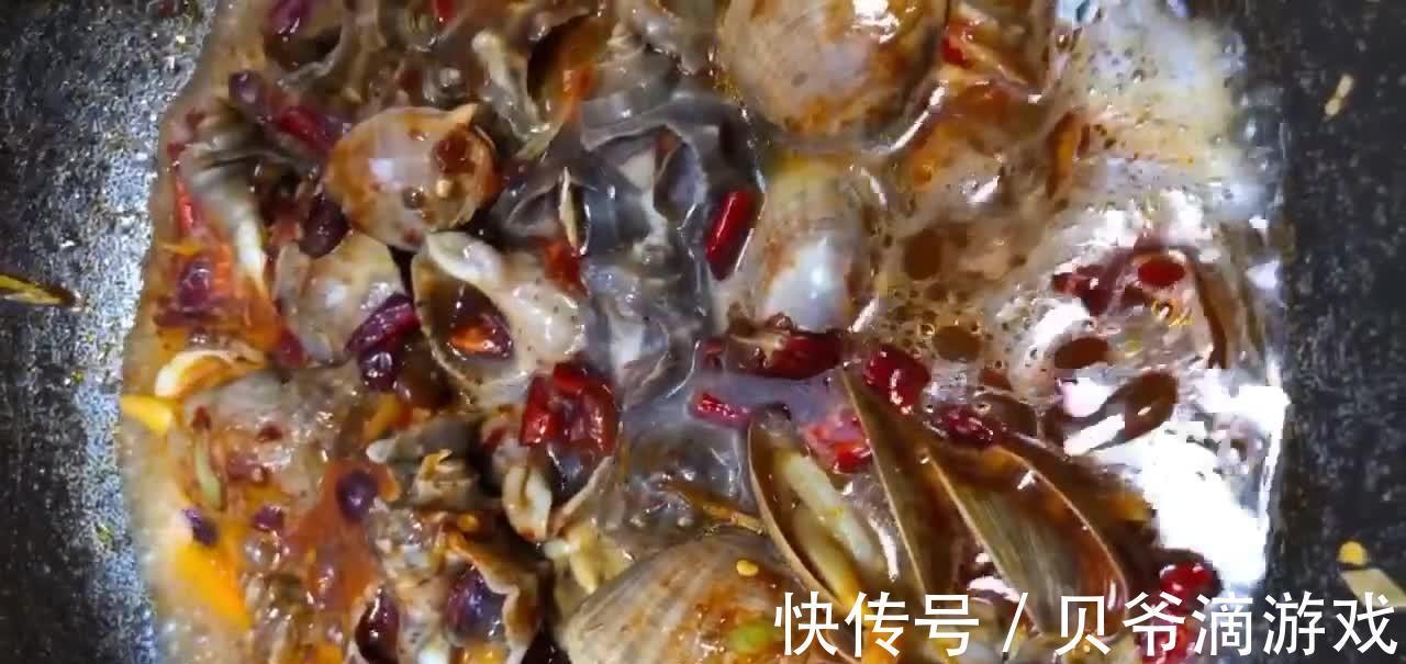 辣炒小海鲜,口味香辣适中咸香味美,就着啤酒吃不够!