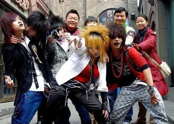 披头士|100年里，男性发型经历6次“革命”，2006年的“洗剪吹”，至今无法理解