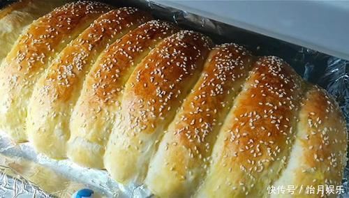 教你做懒人版面包,不用揉面,更不用揉膜,面包柔软拉丝又好吃