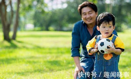 封印|“睡神”宝爸火了!自己睡得天昏地暗,却把宝宝“封印”在床头