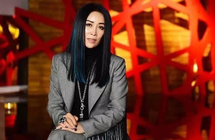 李菲兒|那英錄綜藝再現(xiàn)導師范兒,一眼認出聲樂老師,對方一臉懵