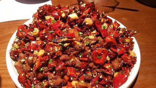 天一冷,我家就爱吃此菜,比吃猪肉便宜,香辣下饭,太过瘾了