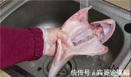 清蒸鲈鱼|做清蒸鱼,放盐和料酒就外行了!看20年专业大厨操作,不腥不柴