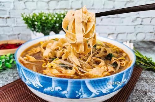 豆腐皮这个做法火了,10块钱煮一大锅,开胃下饭,全家都吃撑了