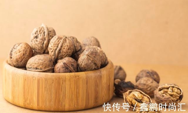 脑细胞|0~3岁是宝宝大脑发育黄金期,经常吃8种益智食物,娃越吃越聪明