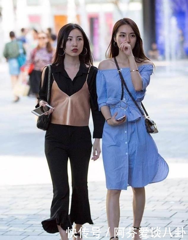 浅色|浅色修身连衣长裙搭配高跟凉鞋,温柔可人,气质高雅