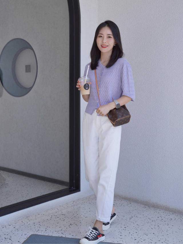 松紧|小个子身材又有点微胖,短袖针织衫搭配白色长款,显高还显瘦