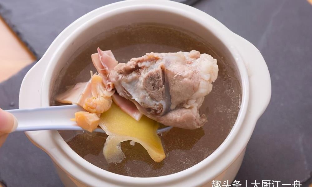 赶紧|炖排骨时,记住“3不放”,排骨汤鲜味浓无腥味,赶紧告诉家里人