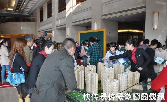 下跌|如果房价大幅下跌，房子价值低于贷款金额，银行会收房吗？