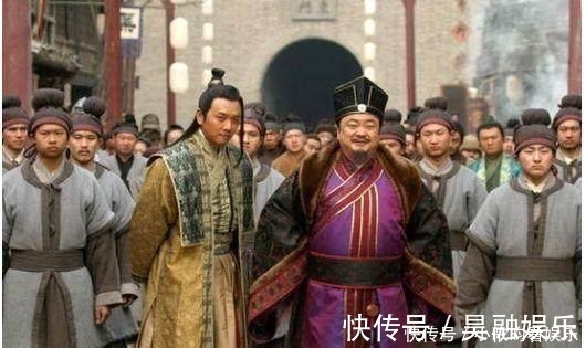 才子们@少女一上联:“午朝门外,排两班,文文武武”,乞丐一下联,绝了