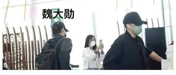 刘恺威|魏大勋与刘恺威前脚才在机场相遇不识，后脚就要同台演出了，想想还是有些许尴尬