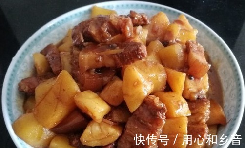 红烧肉炖土豆，软糯入味不油腻，超级爆爽！