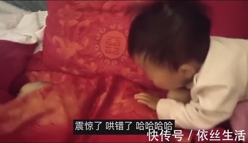 姐姐|姐姐哄妹妹睡觉,谁曾想却拍错了地方,网友姐姐这是哄了个寂寞