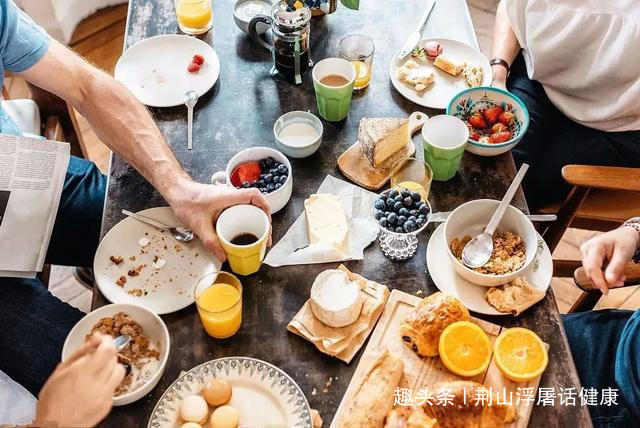 血糖偏高|糖尿病晨起血糖偏高，2种情况需防治！6类食物如此吃，有助于控糖