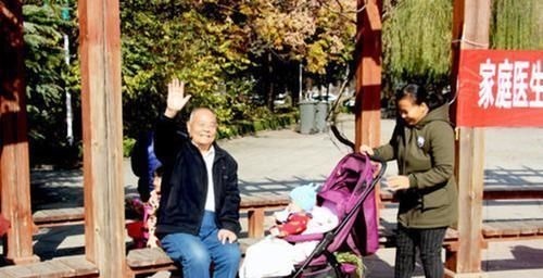 带娃|“如若可以,别轻易帮女儿带娃”,姥姥的忠告很现实,值得一听