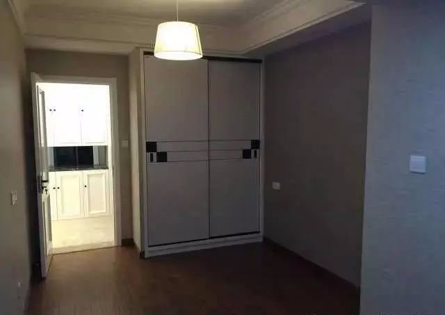 收纳|晒一下刚打扫完的新家，家具还没买，玄关看着很满意