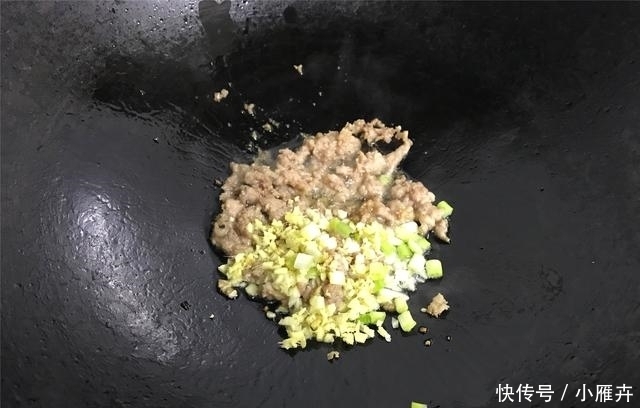 茄子别再油焖了，教你新吃法，不炒不炸，开胃下饭，百吃不腻