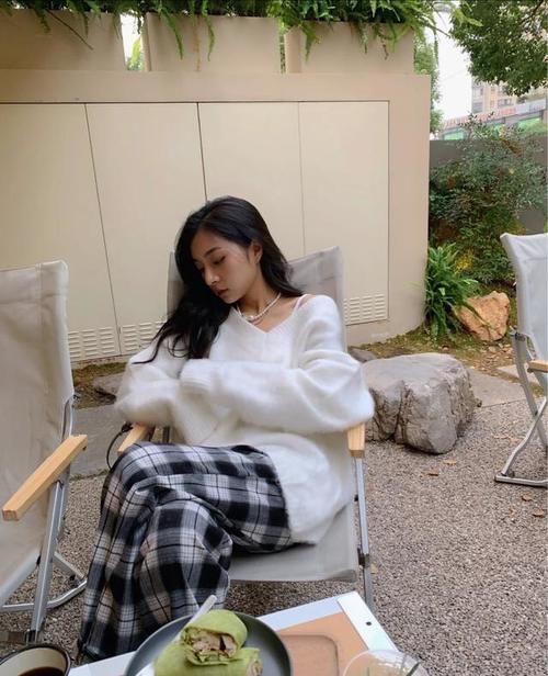 阔腿裤＋“这4款毛衣”太美了！冬季内搭这么穿，真的很显品味