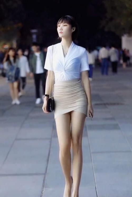 与众不同|别具一格的包臀裙,让时髦小姐姐显得与众不同