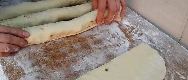 半斤红豆,1斤面粉,不用烤箱,教你做创意红豆包,比发糕还好吃