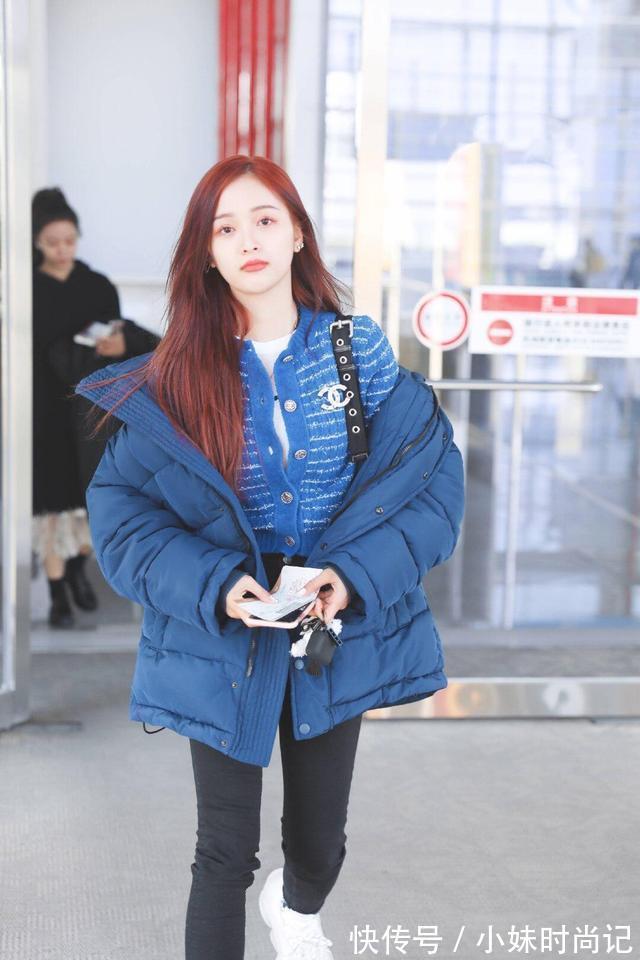 女性朋友 吴宣仪真是“穿搭小达人”,身穿宝蓝色羽绒服魅力十足,高贵大气