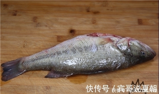 清蒸鲈鱼|做清蒸鱼,放盐和料酒就外行了!看20年专业大厨操作,不腥不柴