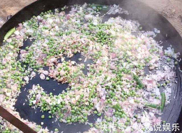 大爷|大爷支起一口大锅，600个鹌鹑蛋放进锅里煮，一小时出锅，傻住