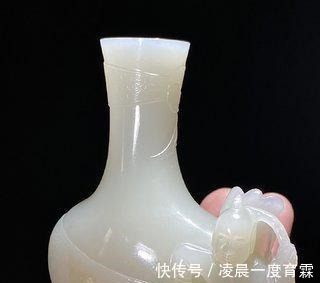 和田玉!清中期 和田玉籽料 白玉雕 持莲童子 包袱瓶