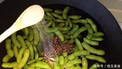 夏季吃水煮毛豆,补钙补钾营养丰富,学会三个步骤,煮出碧绿颜色